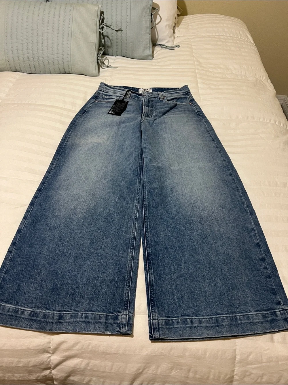PAIGE Harper Wide-Leg Jeans in Medium Blue - Picture 10 of 17